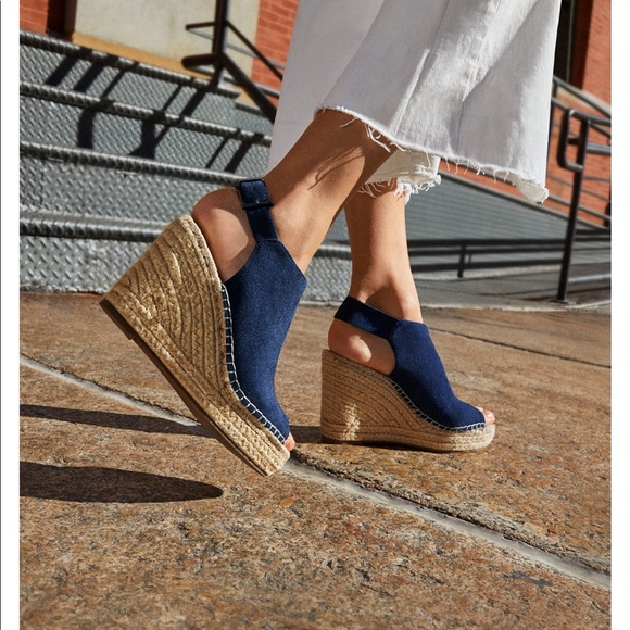 Kenneth Cole Shoes - Like new Kenneth Cole espadrille suede wedge